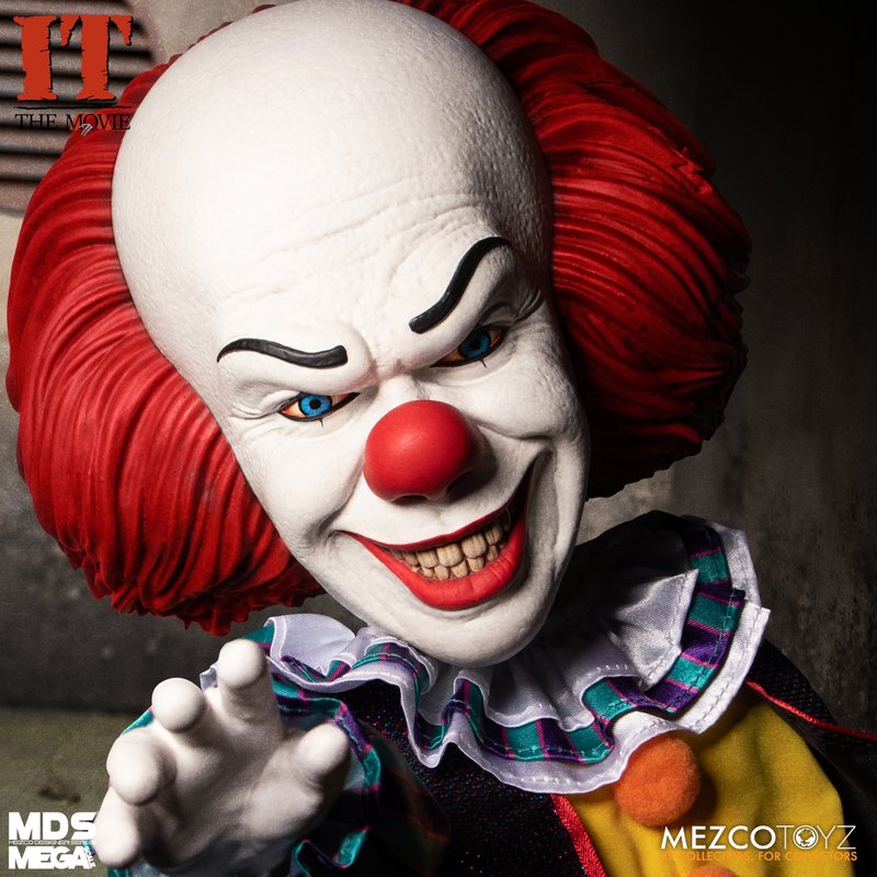 MEZCO TOYZ: MDS Mega Scale - IT (1990) Talking Pennywise 15" Tall Figure