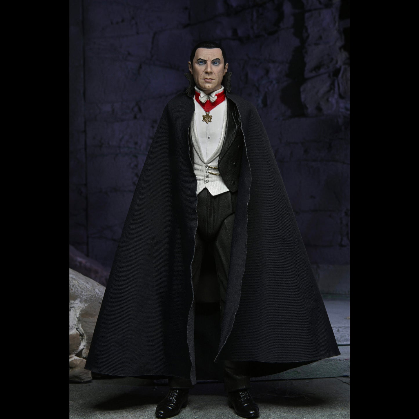 NECA: Universal Monsters - Ultimate Dracula (Transylvania) 7" Tall Action Figure