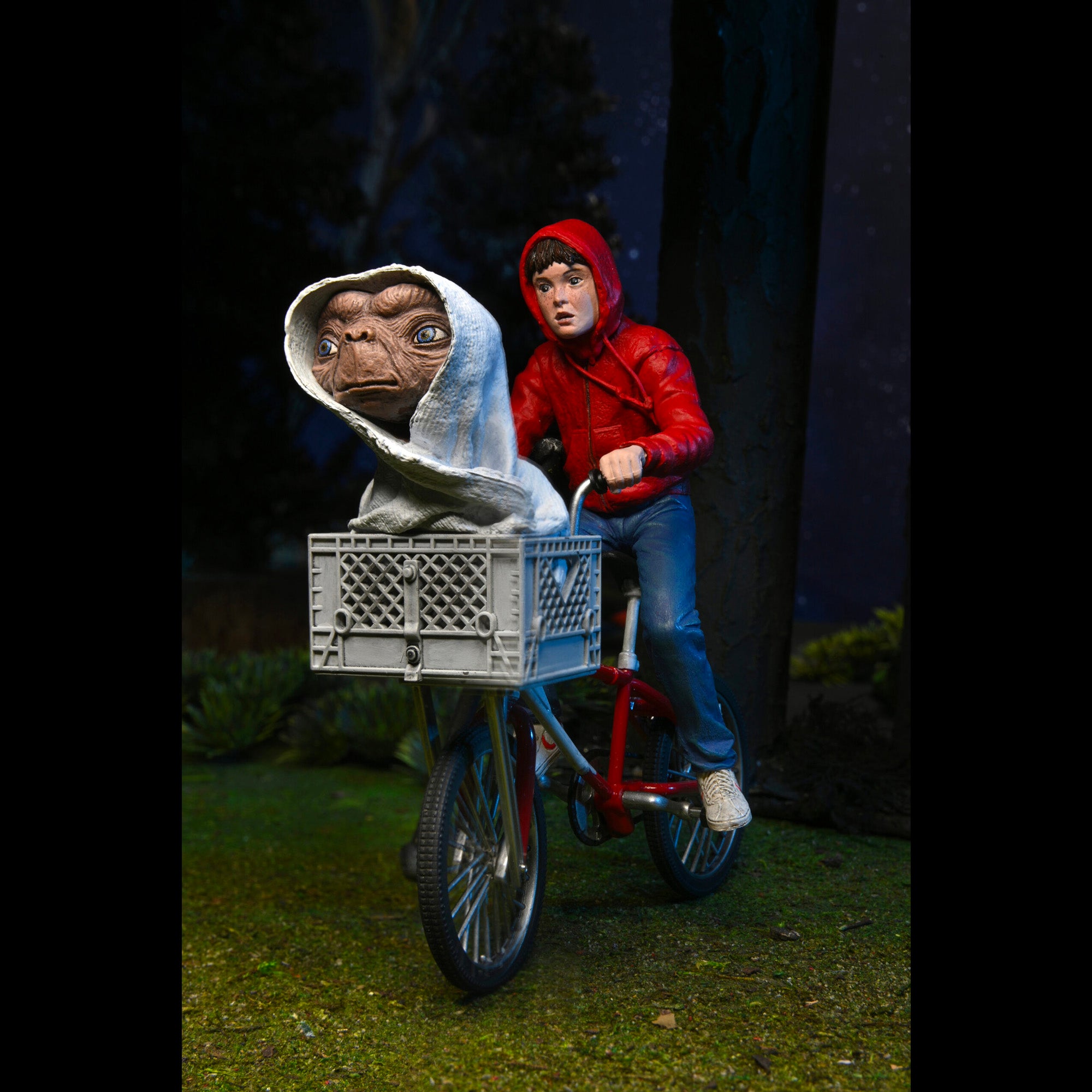 NECA: E.T. - Elliot & E.T. on Bicycle 7