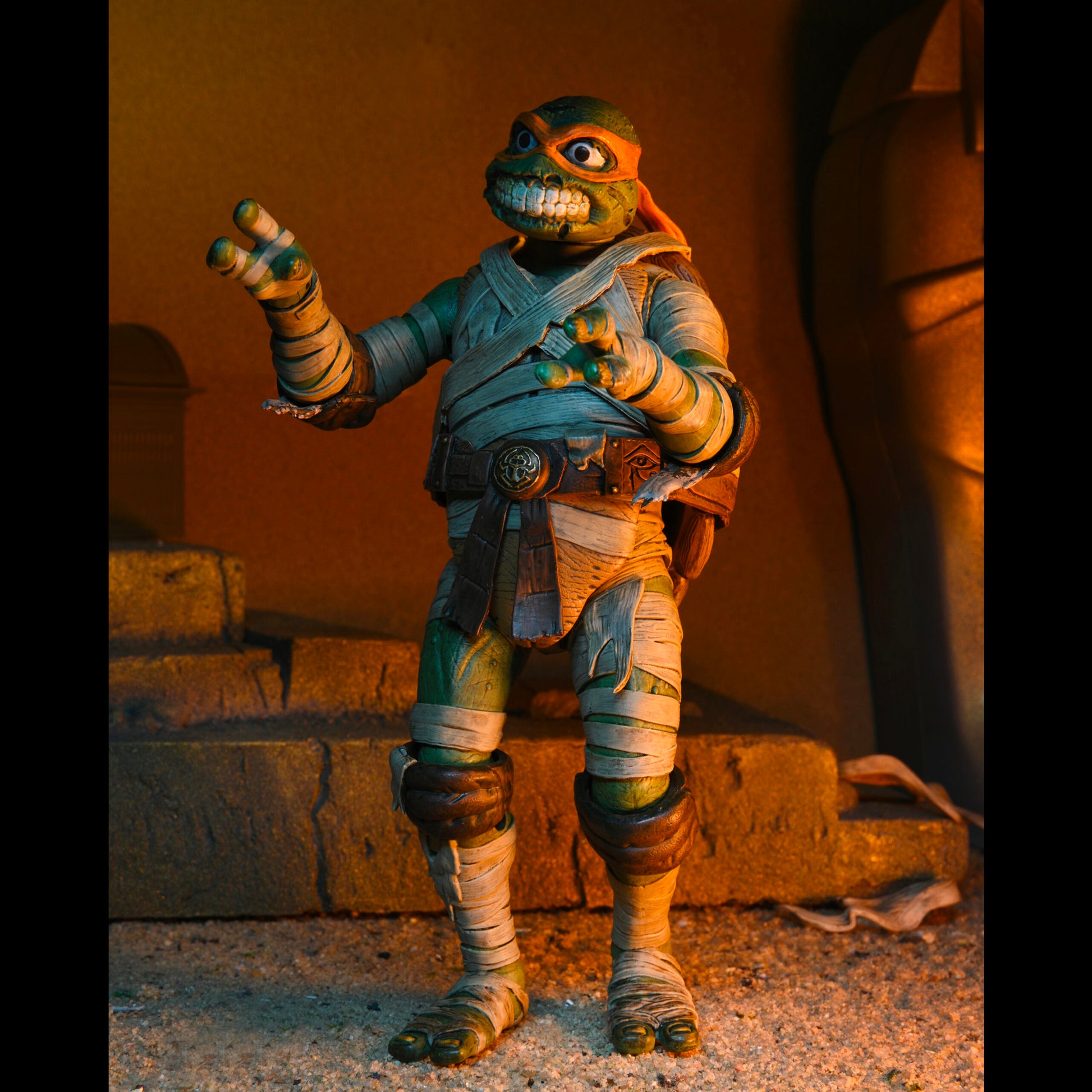 Unviersal Monsters x Teenage Mutant Ninja Turtles: Michelangelo as The  Mummy Ultimate 7 Action Figure