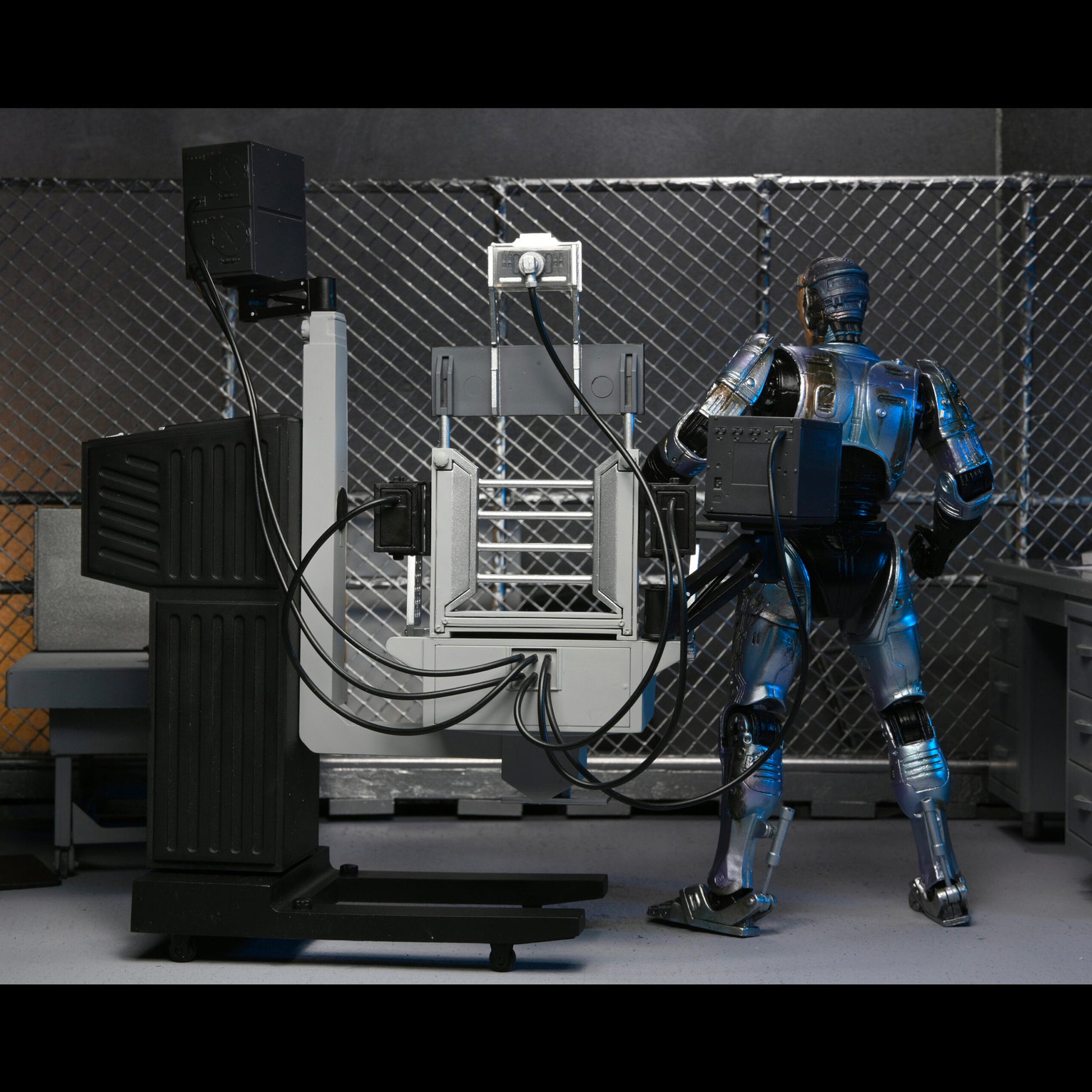RoboCop - NECA - Figurine Ultimate Battle-Damaged Robocop w/ Chair
