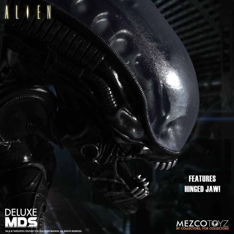 MEZCO TOYZ: MDS - Deluxe Alien 7" Tall Figure